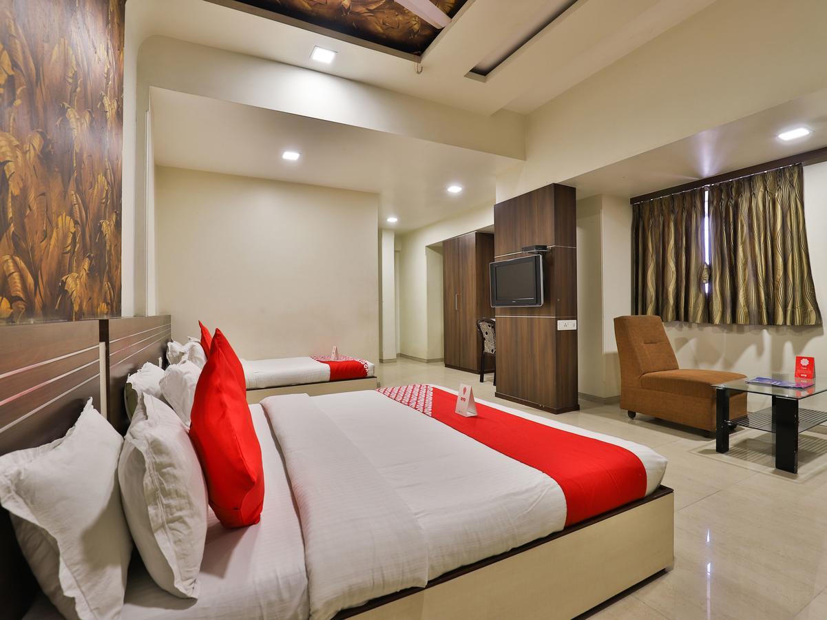 Hotel Ostria Surate Exterior foto