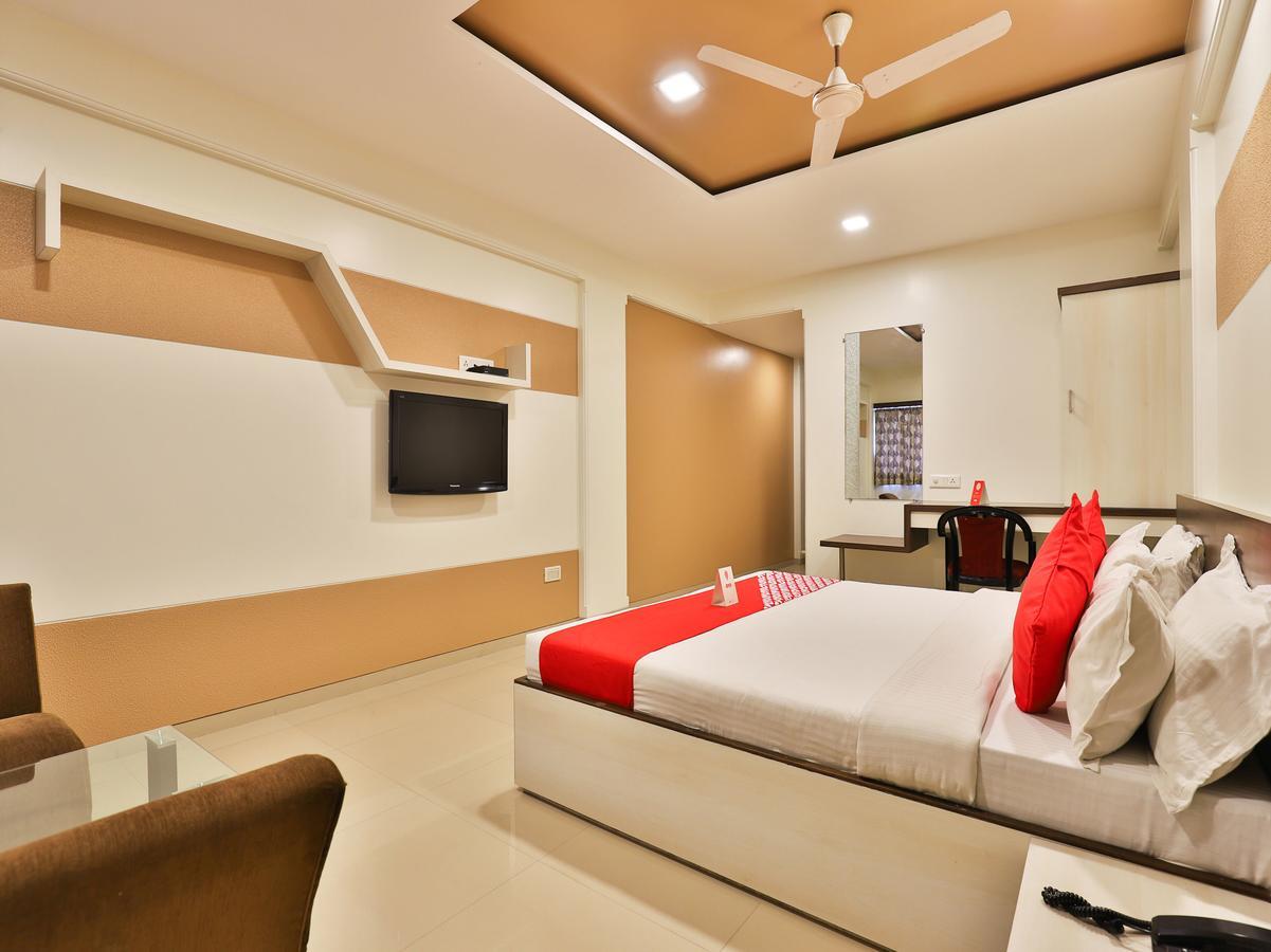 Hotel Ostria Surate Exterior foto