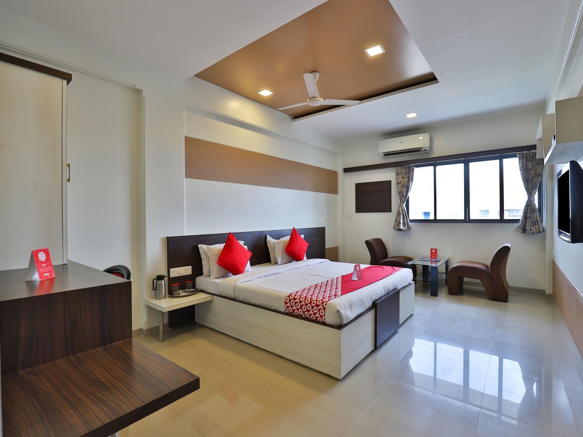 Hotel Ostria Surate Exterior foto