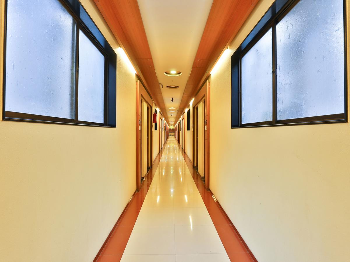 Hotel Ostria Surate Exterior foto