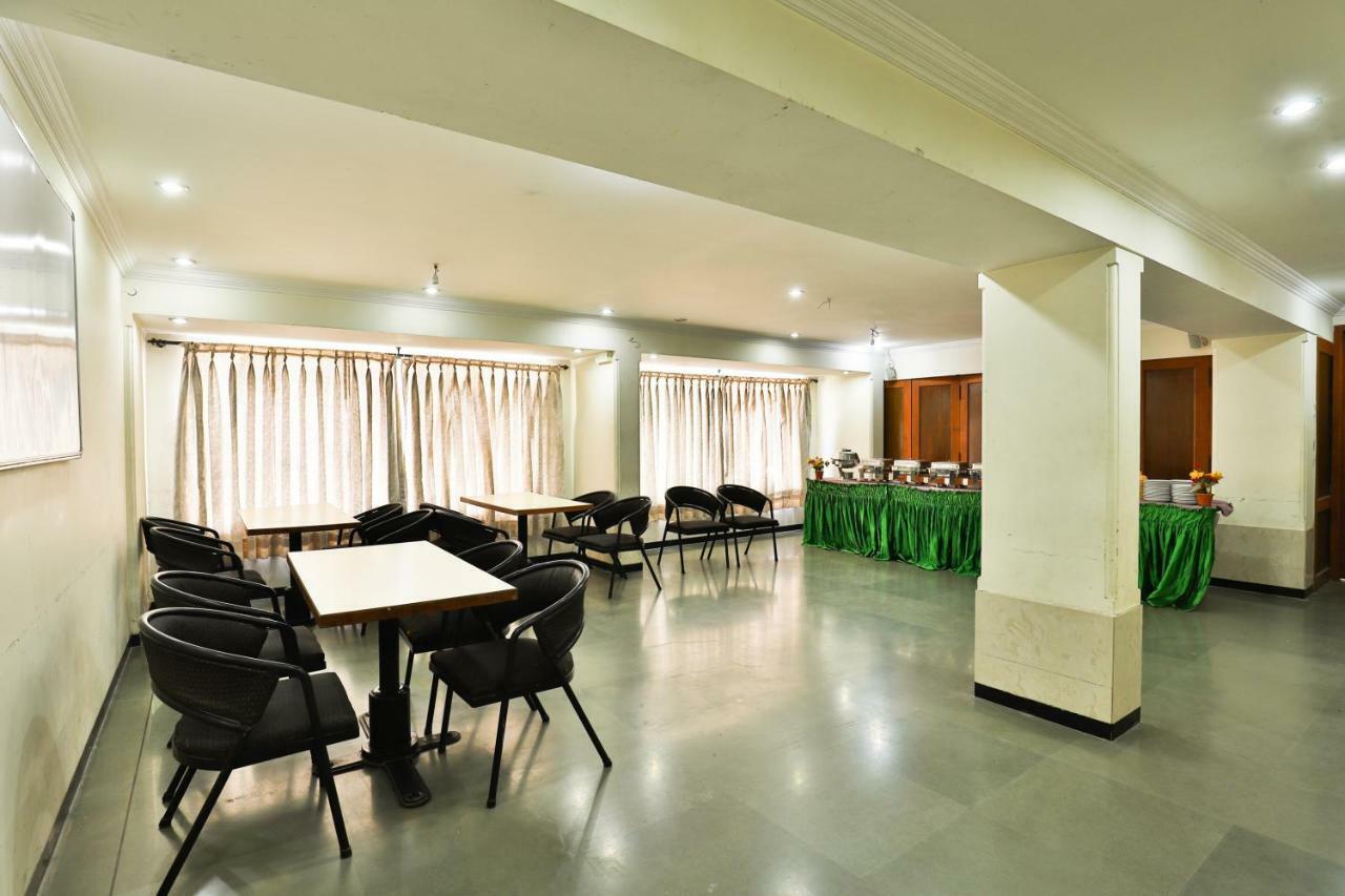 Hotel Ostria Surate Exterior foto