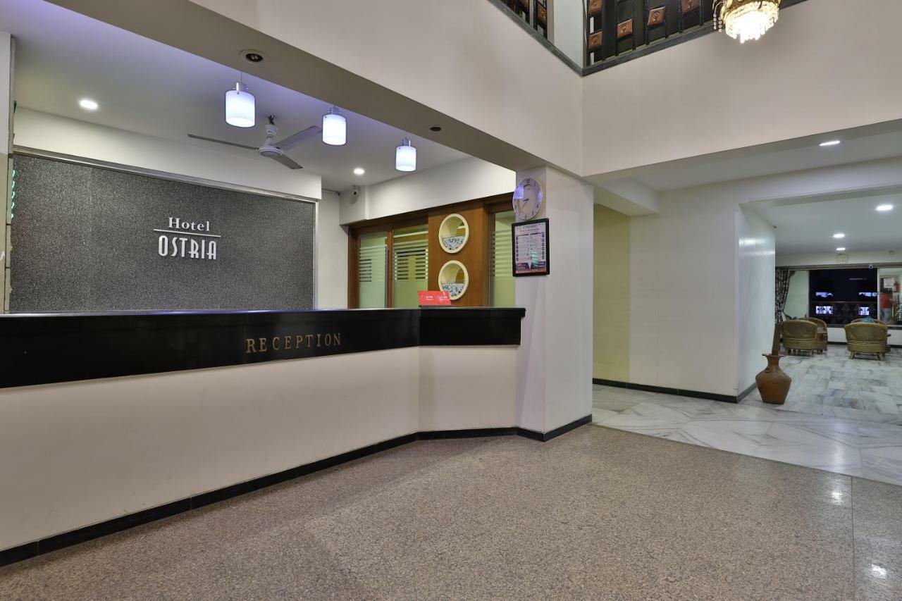 Hotel Ostria Surate Exterior foto