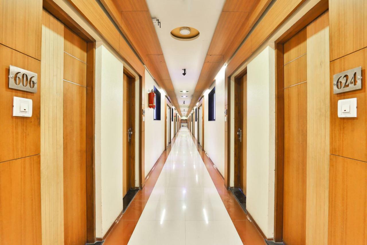 Hotel Ostria Surate Exterior foto