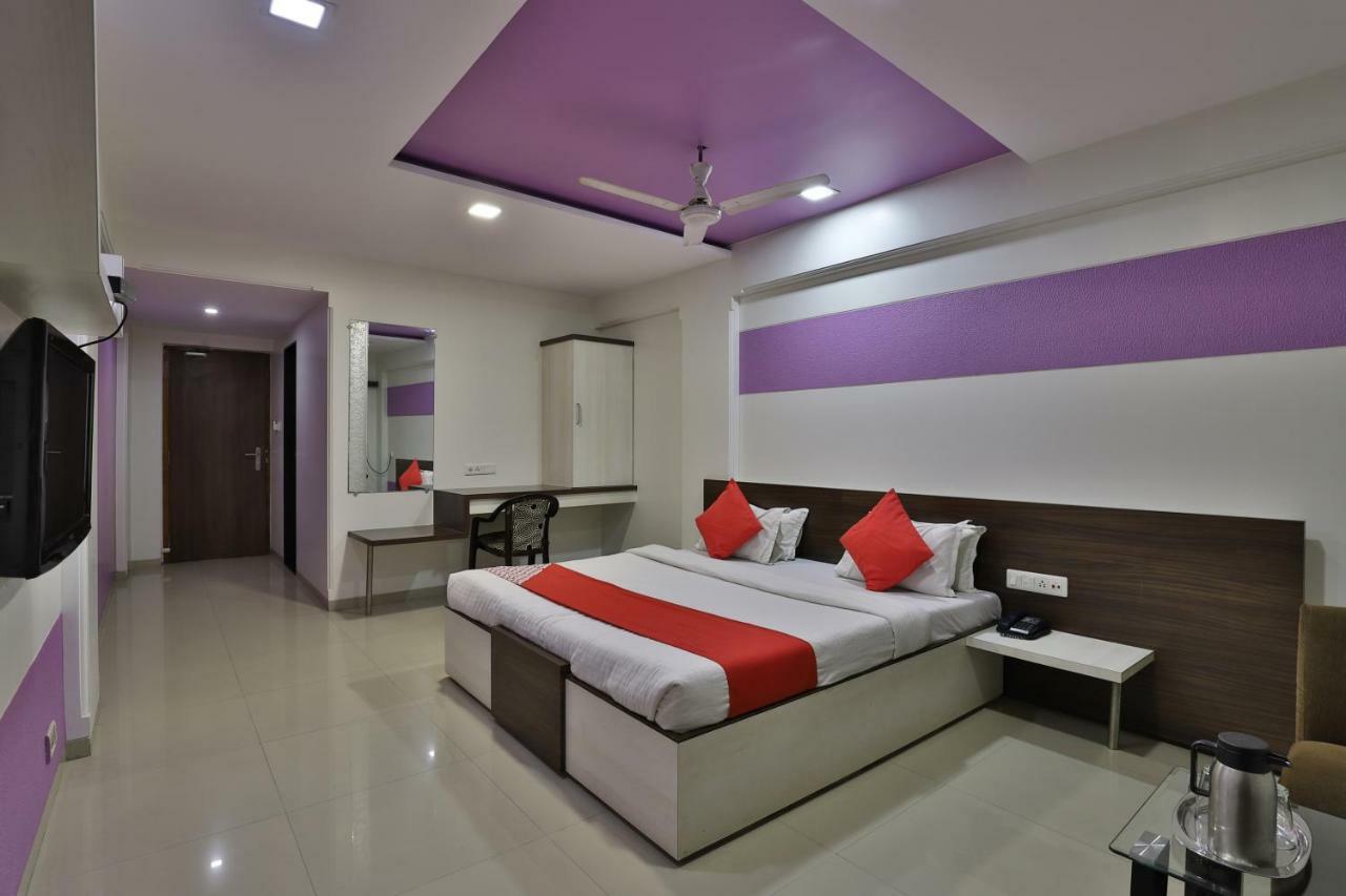 Hotel Ostria Surate Exterior foto