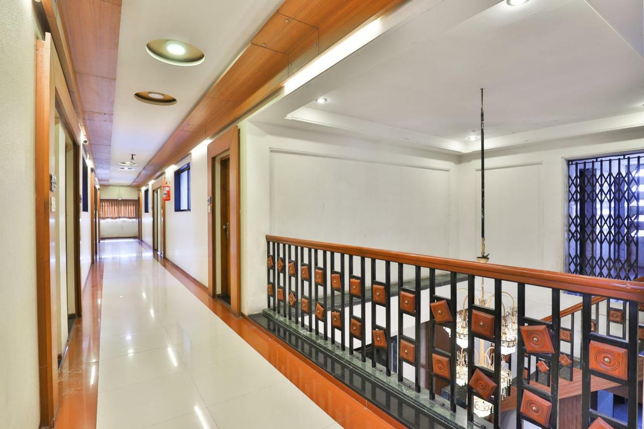 Hotel Ostria Surate Exterior foto