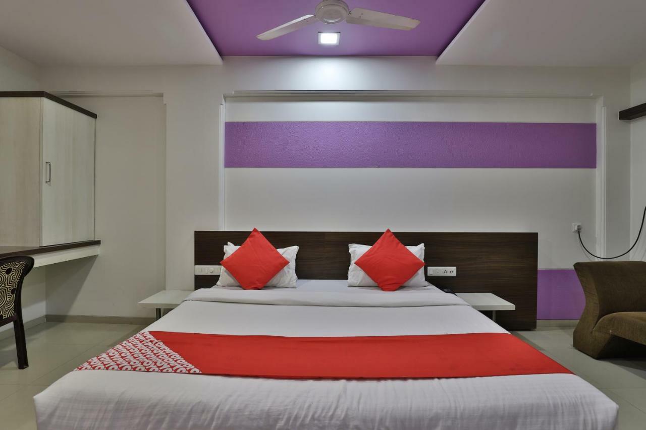 Hotel Ostria Surate Exterior foto